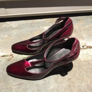 Circa Joan and David burgundy woman shoes